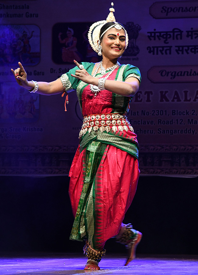 Kuchipudi_20Ravindra_20Bharathi_20Hyderabad__20_2817_29.jpg 19