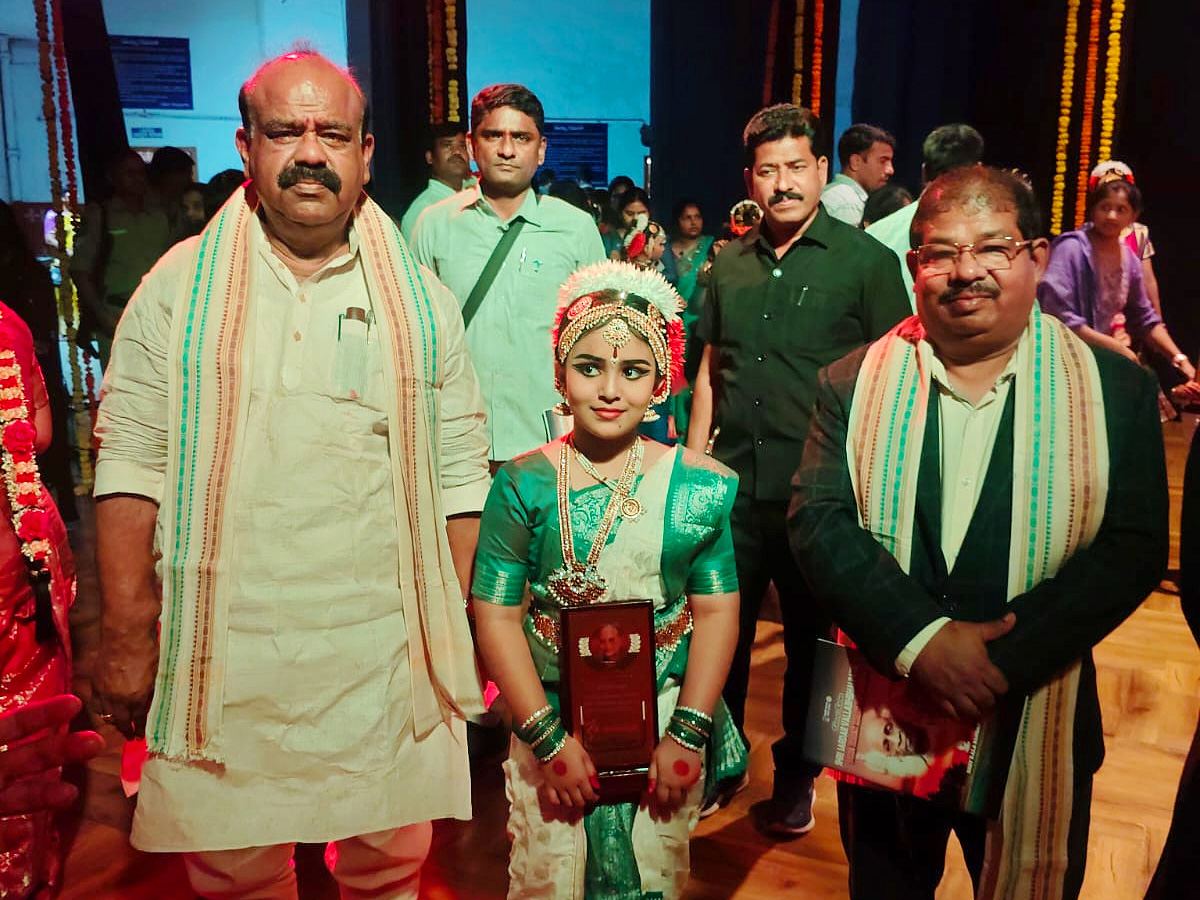 Kuchipudi_20Ravindra_20Bharathi_20Hyderabad__20_2818_29.jpg 1