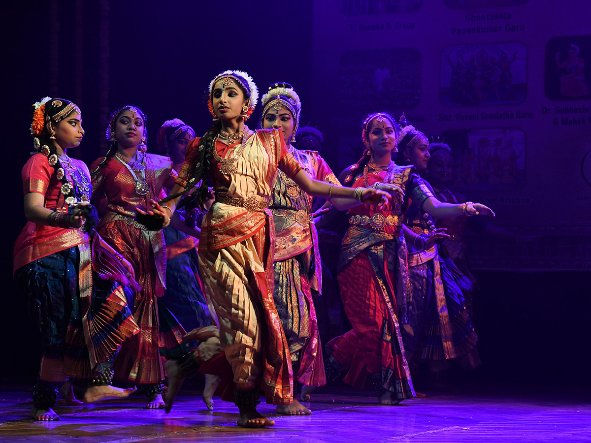 Kuchipudi_20Ravindra_20Bharathi_20Hyderabad__20_281_29.jpg 3