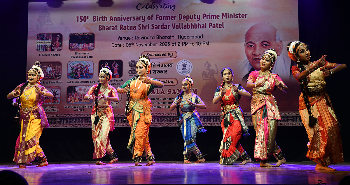 Kuchipudi_20Ravindra_20Bharathi_20Hyderabad__20_289_29.jpg 11