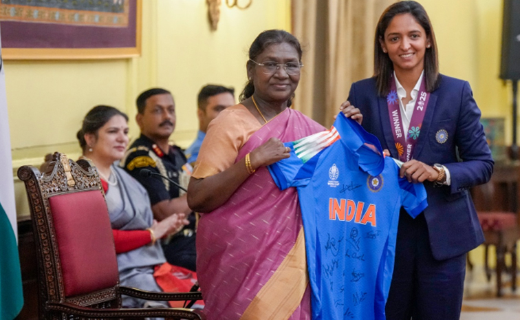 President-womencricketers.jpg