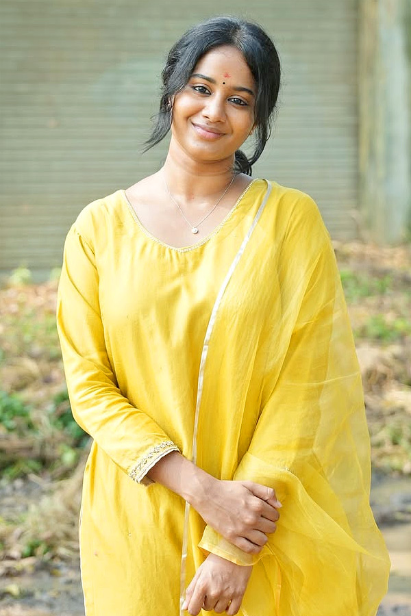 Actress_20Brigida_20Saga_20Stunning_20Looks_20Beauty_20Photos_20_282_29.jpg 3