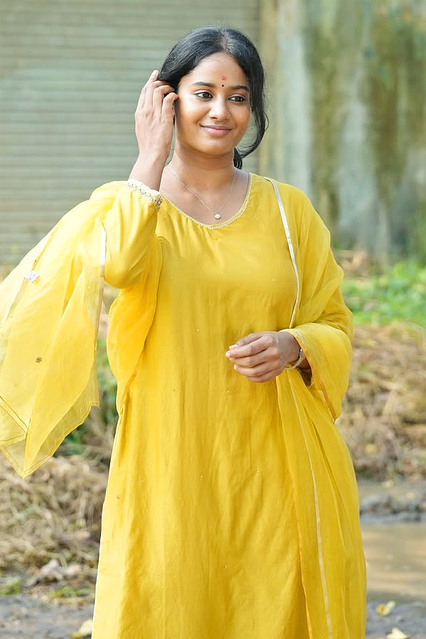 Actress_20Brigida_20Saga_20Stunning_20Looks_20Beauty_20Photos_20_283_29.jpg 4