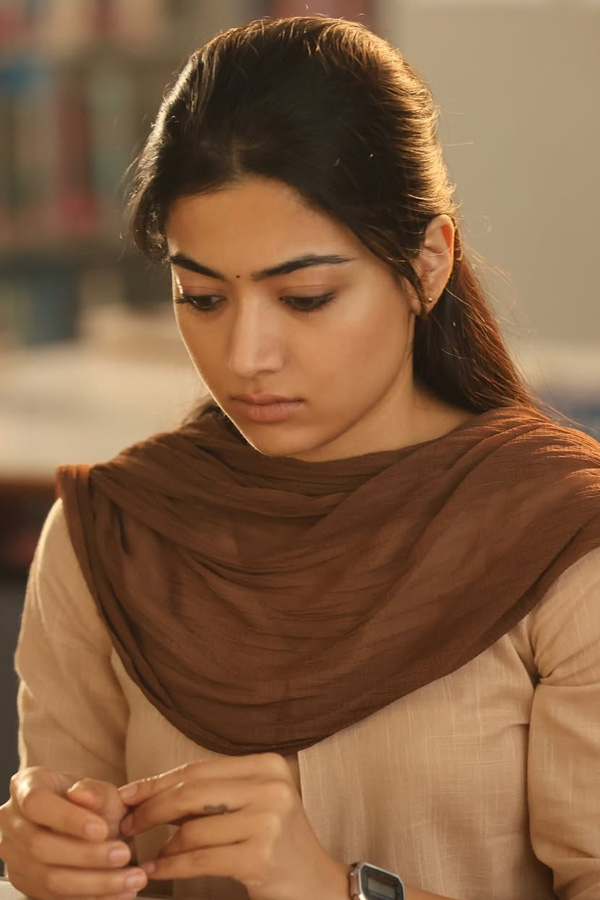 Actress_20Rashmika_20Mandanna_20The_20Girlfriend_20Movie_20Photos_20_289_29.jpg 10