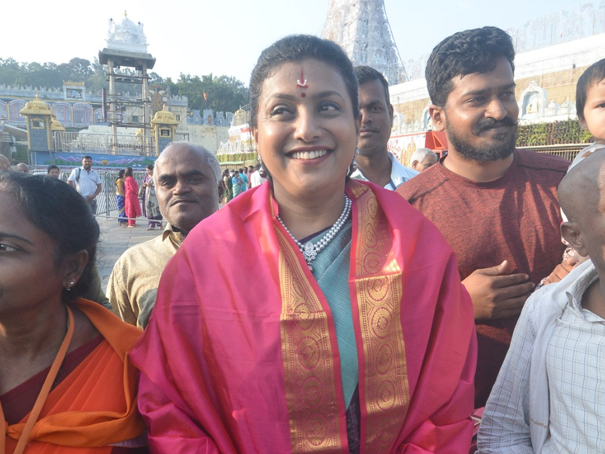 Celebrities_20and_20Politicians_20Visited_20Tirumala_20Temple_20Photos_20_285_29.jpg 2