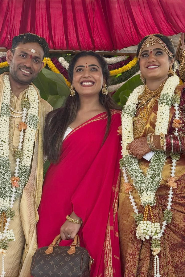 Tv_20Actress_20Deepthi_20Manne_20wedding_20Photos_20_2817_29.jpg 18