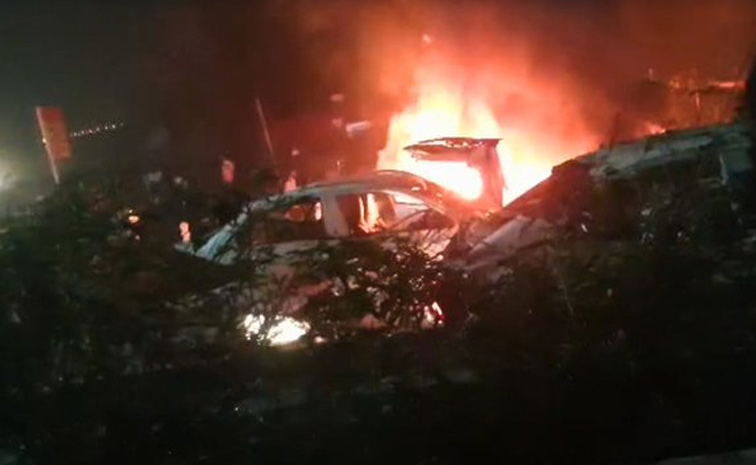 Delhi_20Car_20Blast_20LIVE_20Delhi_20Blast_20Explosion_20in_20Car_20Near_20Red_20Fort_20Metro_20Station_20Photos_20_2815_29.jpg 11