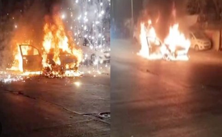 Delhi_20Car_20Blast_20LIVE_20Delhi_20Blast_20Explosion_20in_20Car_20Near_20Red_20Fort_20Metro_20Station_20Photos_20_289_29.jpg 5