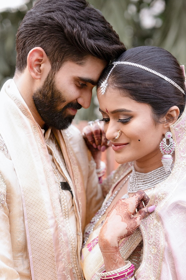 Kidambi_20Srikanth_20Shravya_20Varma_20Wedding_20Anniversary_20SPecial_20Photos_20_2810_29.jpg 12