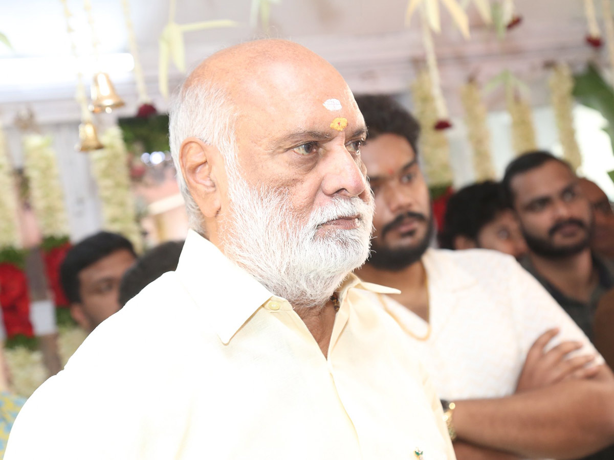 Niharika_20Konidela_20At_20Iruvuri_20Bhamala_20Kougililo_20Movie_20Opening_20Cermony__20_2811_29.jpg 11