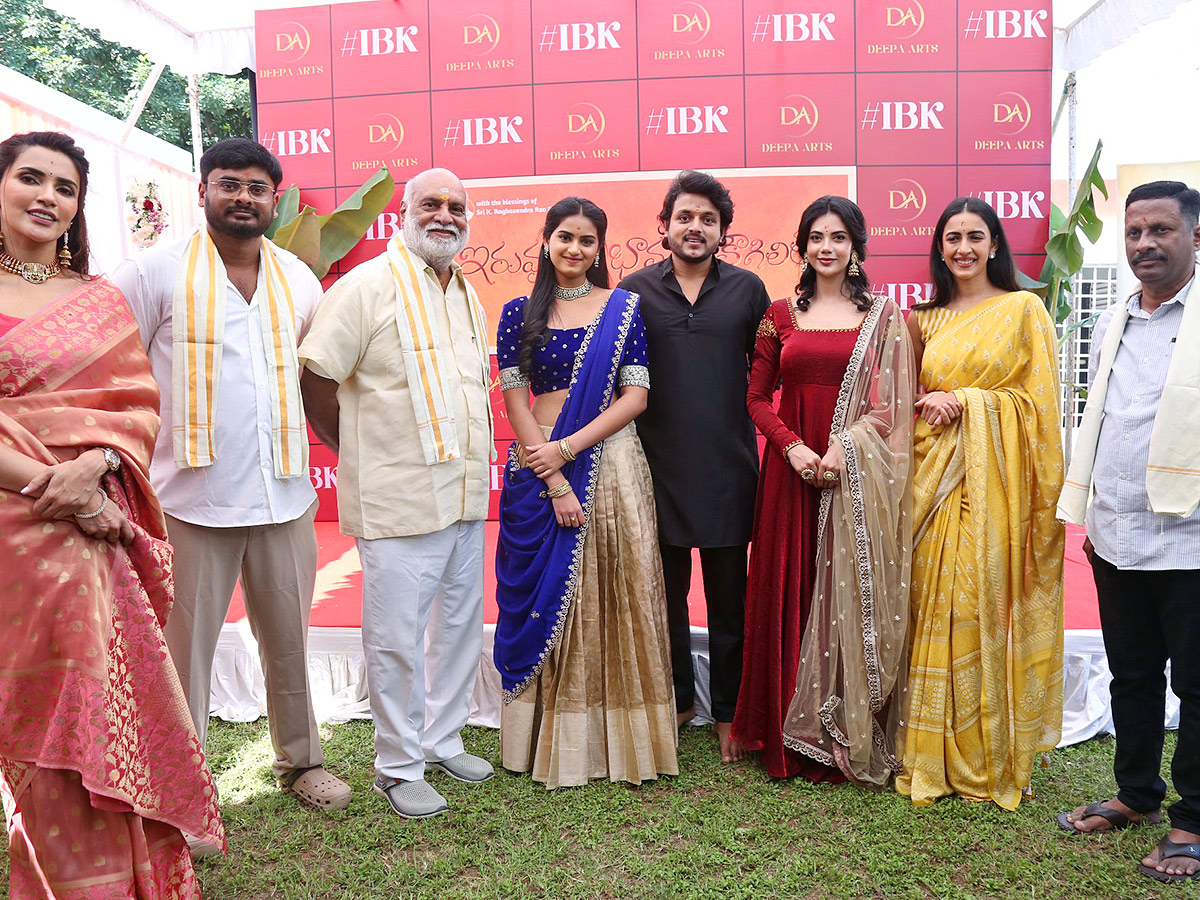 Niharika_20Konidela_20At_20Iruvuri_20Bhamala_20Kougililo_20Movie_20Opening_20Cermony__20_2813_29.jpg 13