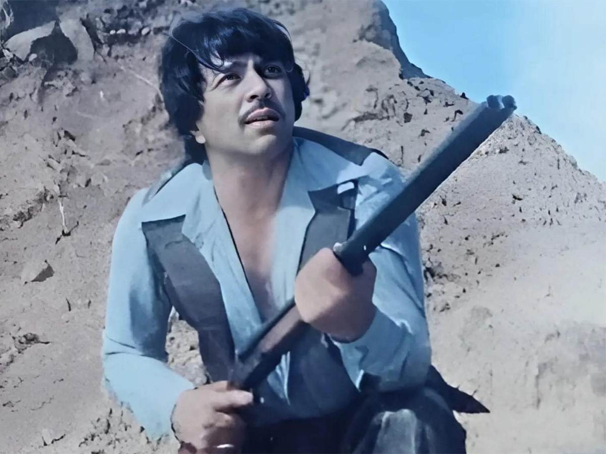 Bollywood_20Actor_20Dharmendra_20Rare_20And_20unseen_20photos__20_2810_29.jpg 10