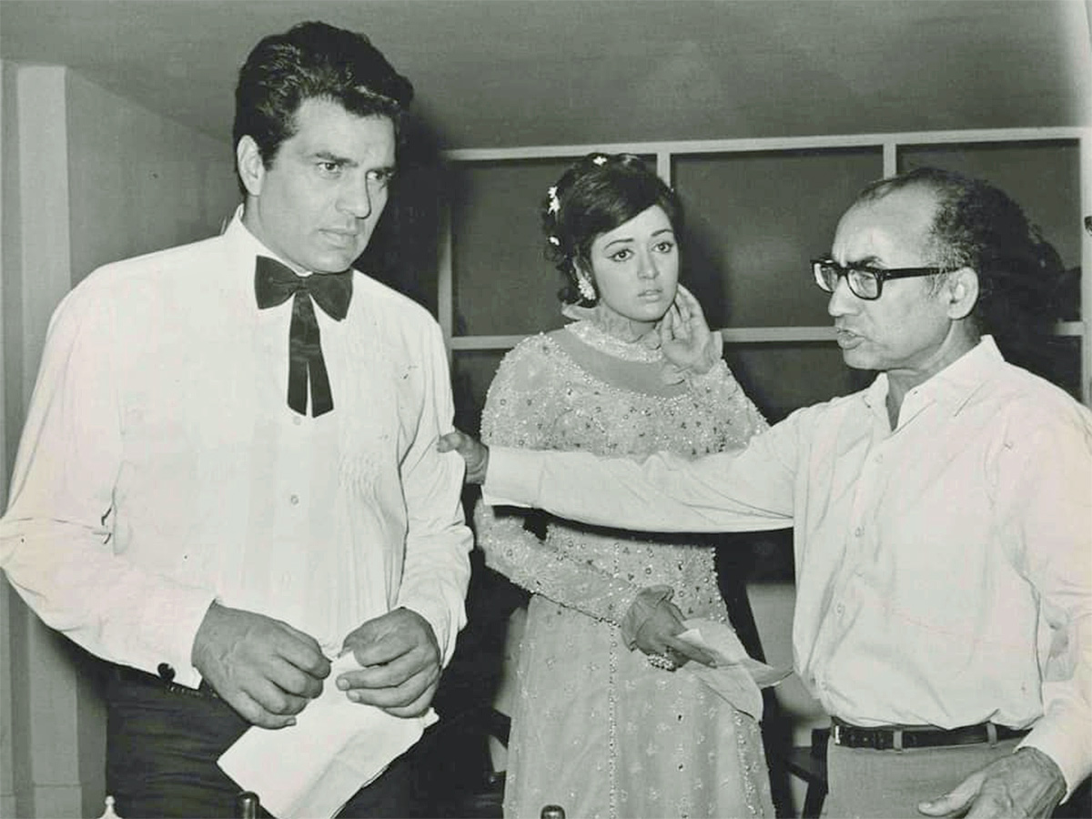 Bollywood_20Actor_20Dharmendra_20Rare_20And_20unseen_20photos__20_2826_29.jpg 26