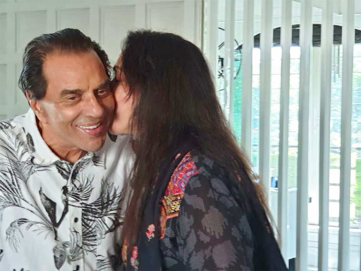 Bollywood_20Actor_20Dharmendra_20Rare_20And_20unseen_20photos__20_2839_29.jpg 39