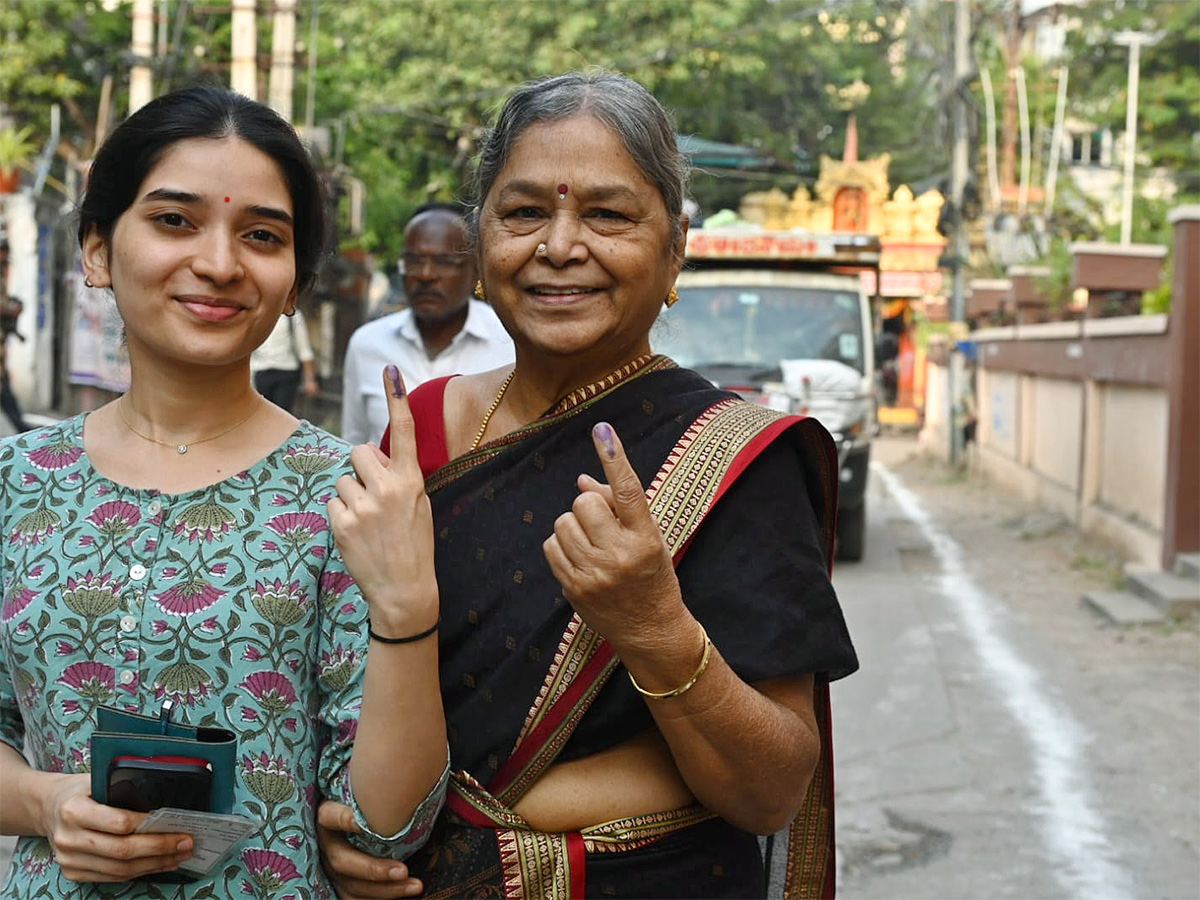 Jubilee_20Hills_20Polling_20Continues_20Till_20Today_206PM_20Photos__20_2815_29.jpg 15