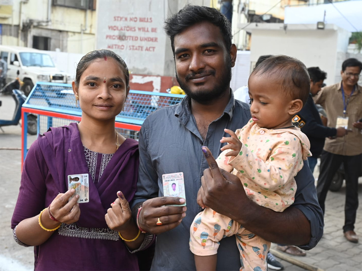 Jubilee_20Hills_20Polling_20Continues_20Till_20Today_206PM_20Photos__20_2816_29.jpg 16