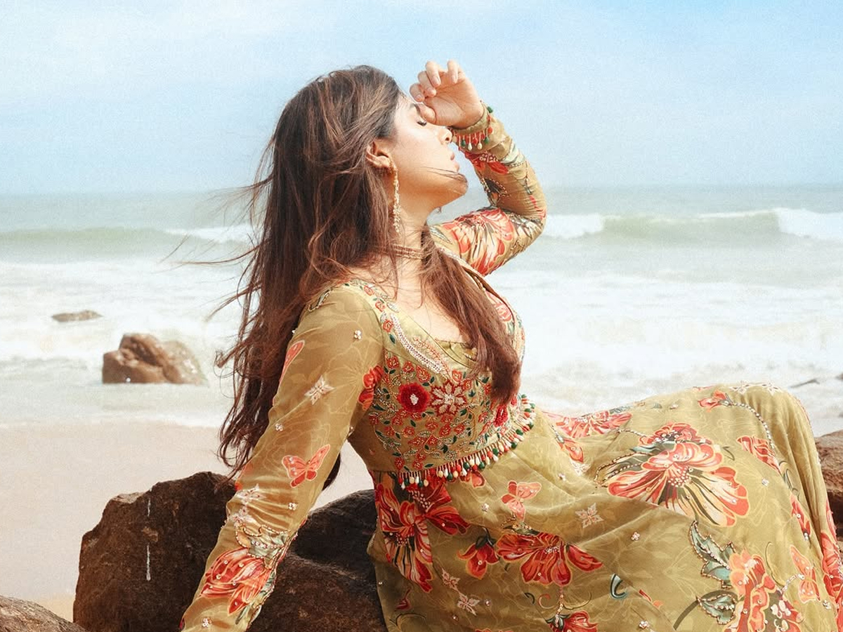 Actress_20Samyuktha_20Menon_20Shared_20Her_20Latest_20Beach_20Photos_20_283_29.jpg 4