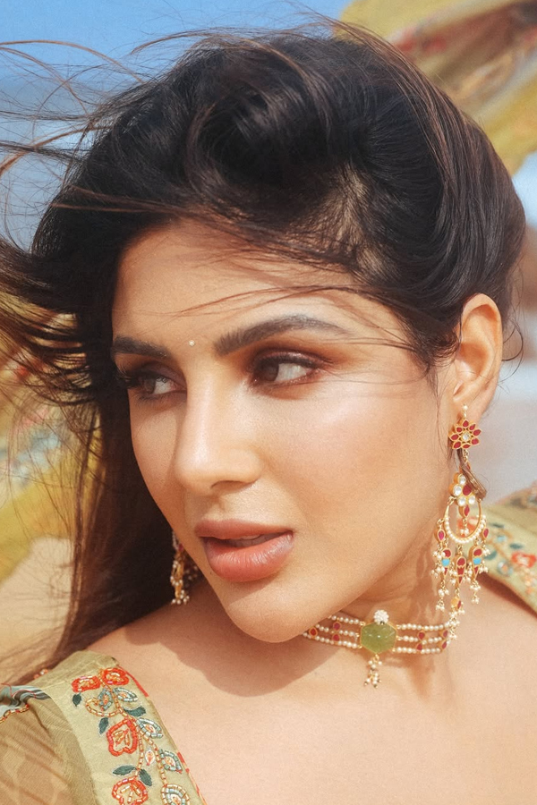 Actress_20Samyuktha_20Menon_20Shared_20Her_20Latest_20Beach_20Photos_20_288_29.jpg 9
