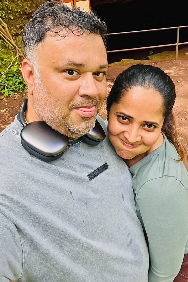 Anasuya_20Bhardwaj_20And_20family_20enjoying_20vacation_20Photos_20_289_29.jpg 9