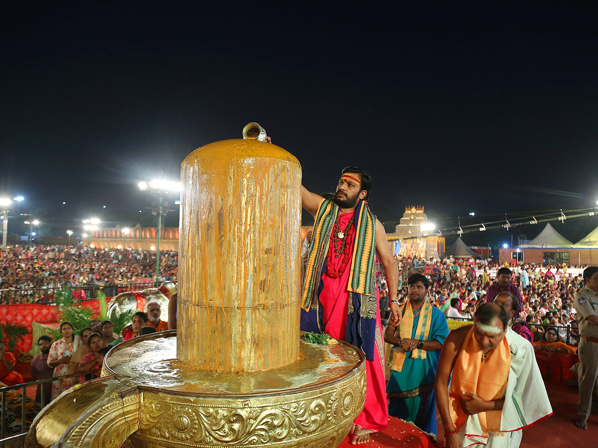 Koti_20Deepotsavam_202025_20in_20Hyderabad_20Photos__20_2812_29.jpg 12