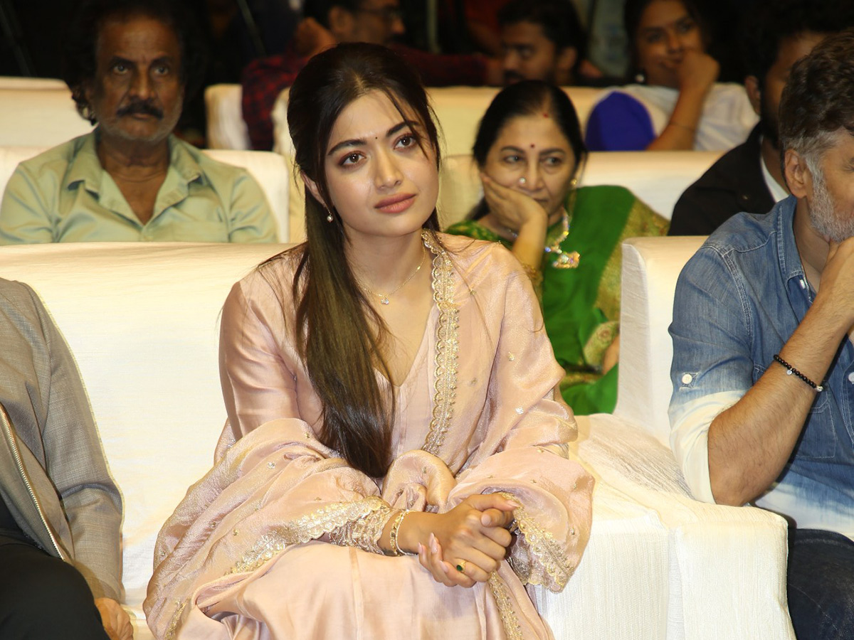 Rashmika_20Mandanna_20The_20Girlfriend_20Movie_20Success_20Meet_20Photos-_20_2829_29.jpg 29
