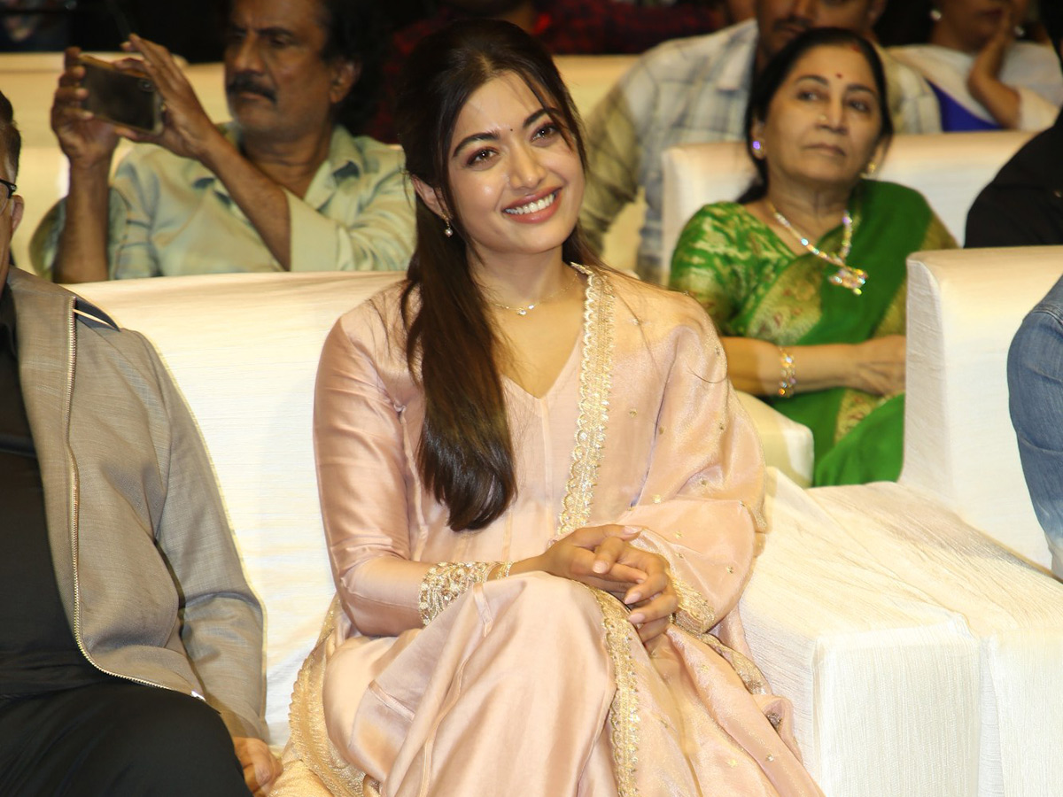 Rashmika_20Mandanna_20The_20Girlfriend_20Movie_20Success_20Meet_20Photos-_20_2831_29.jpg 31