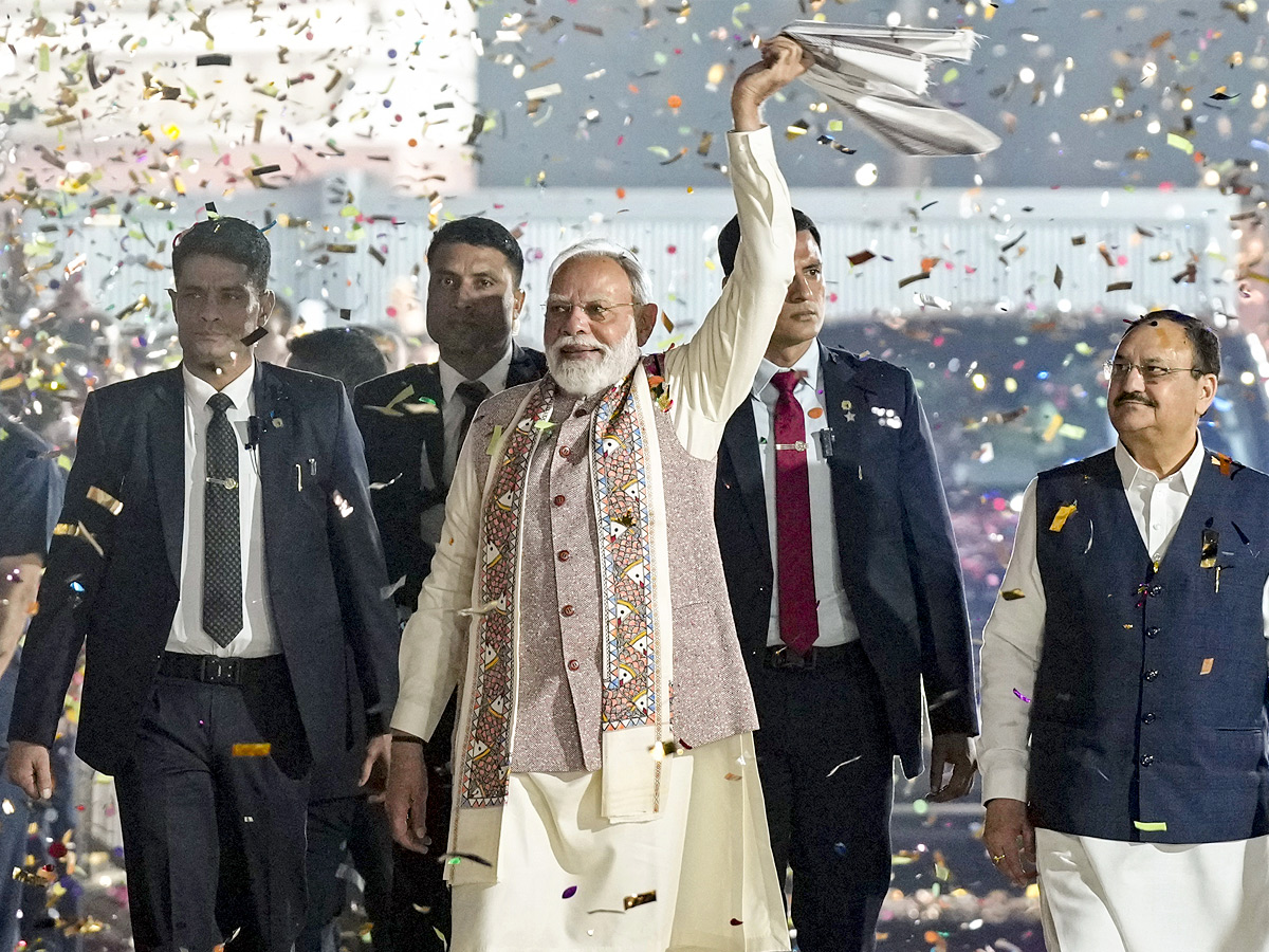 Prime_20Minister_20Narendra_20Modi_20Addresses_20BJP_20HQ_20After_20Bihar_20Election_20Victory_20Photos_20_284_29.jpg 1