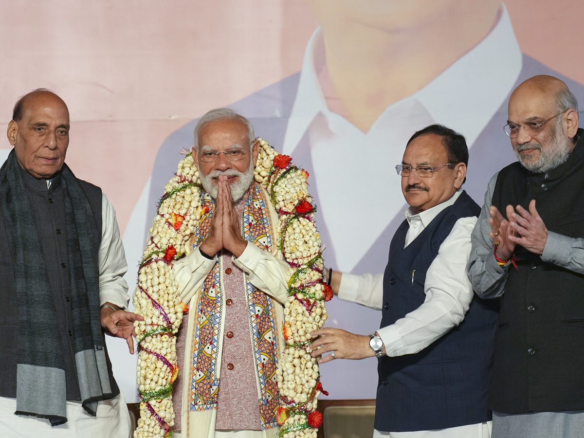 Prime_20Minister_20Narendra_20Modi_20Addresses_20BJP_20HQ_20After_20Bihar_20Election_20Victory_20Photos_20_289_29.jpg 9