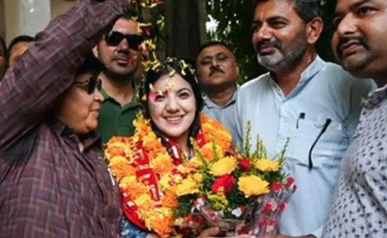 divya.jpg