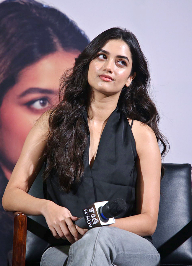 Actress_20Bhagyashri_20Borse_20Cute_20Expressions_20in_20Kaantha_20Success_20Meet__20_287_29.jpg 7