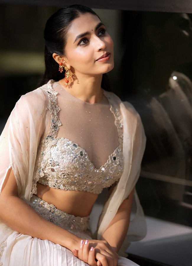 Sapthami_20gowda1.jpg 2