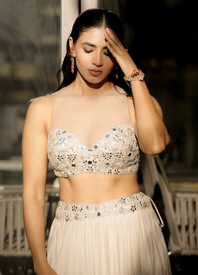 Sapthami_20gowda4.jpg 5