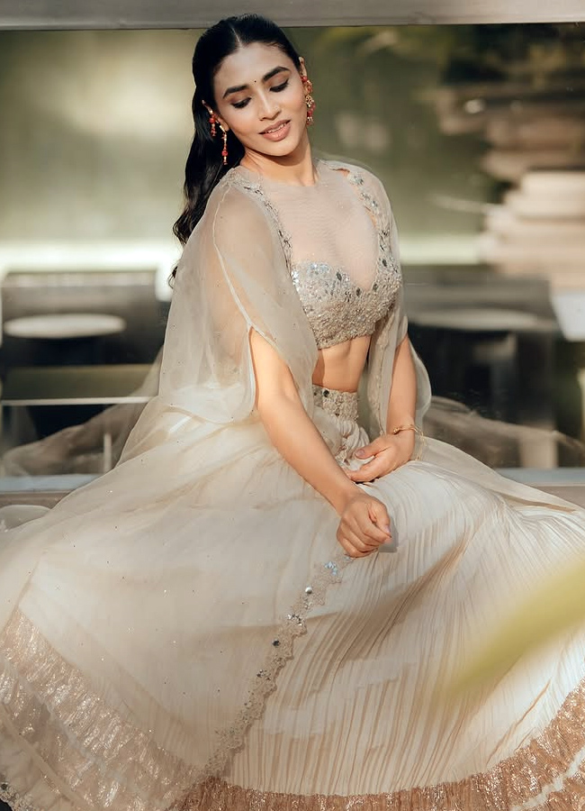 Sapthami_20gowda5.jpg 6