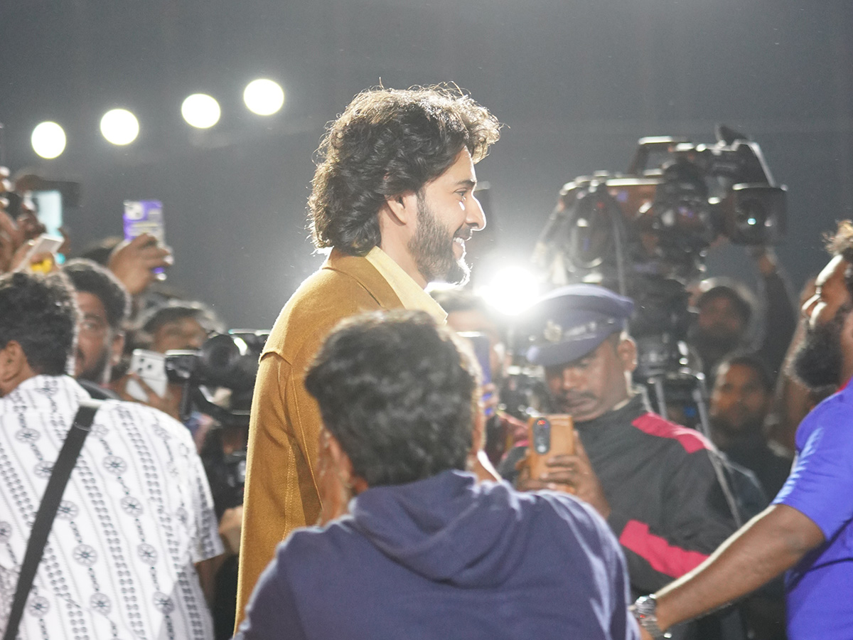 Mahesh_20Babu_20Varanasi_20Movie_20Event_20Photos_22.jpg 19