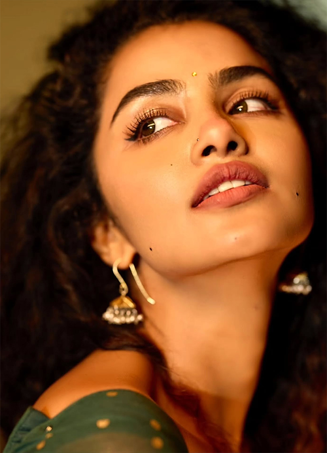 Tollywood_20Actress_20Anupama_20Parameswaran_20Latest_20Photos__20_2812_29.jpg 12