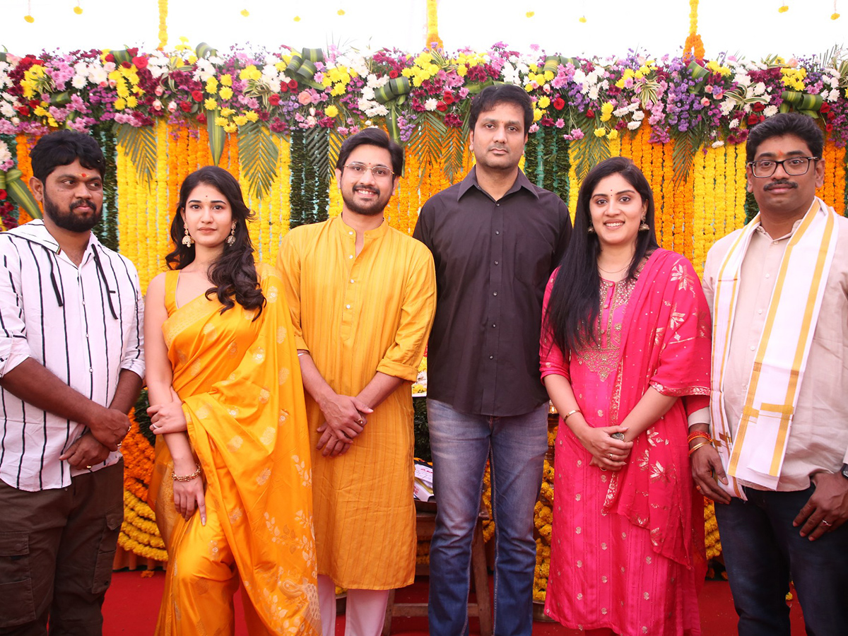 Raj_20Tarun_20New_20Movie_20Tortoise_20Grand_20Pooja_20Ceremony__20_283_29.jpg 3