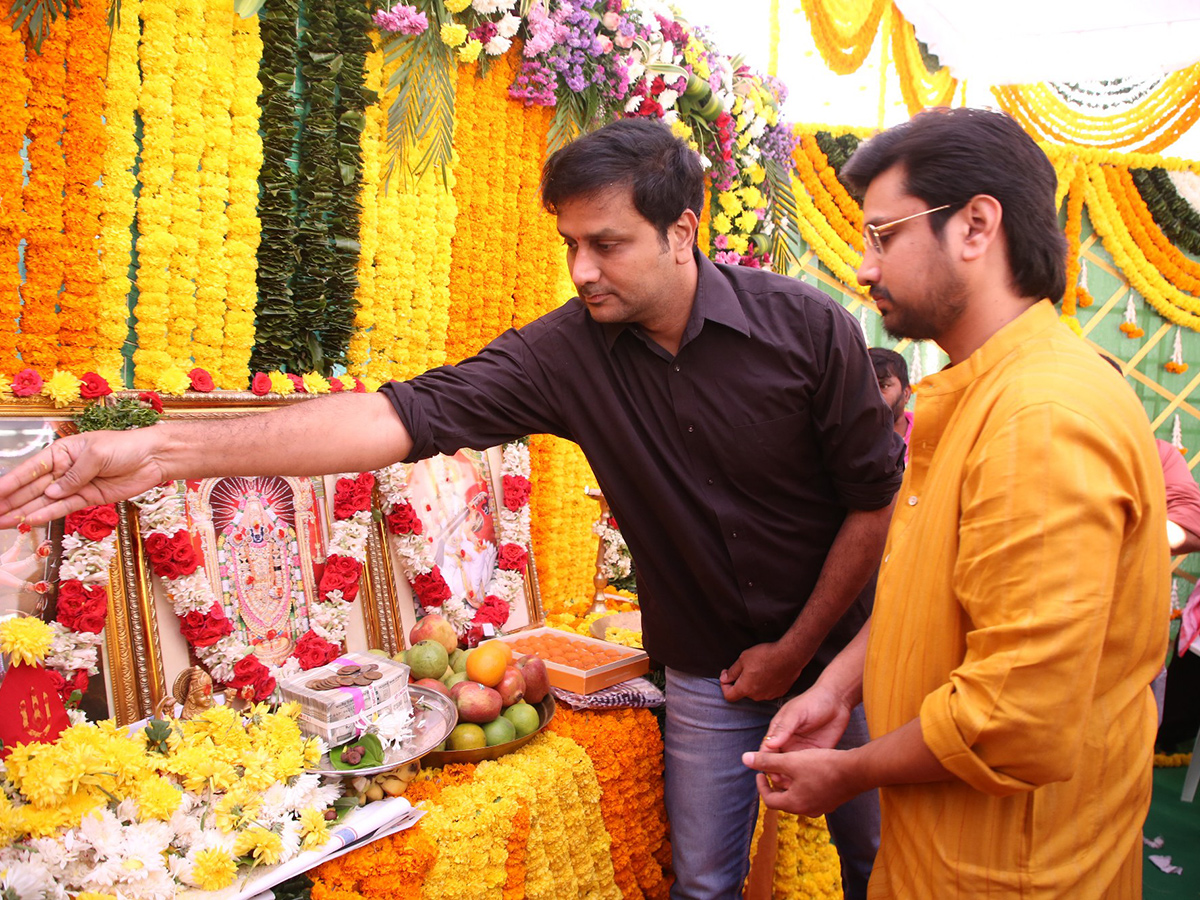 Raj_20Tarun_20New_20Movie_20Tortoise_20Grand_20Pooja_20Ceremony__20_288_29.jpg 8