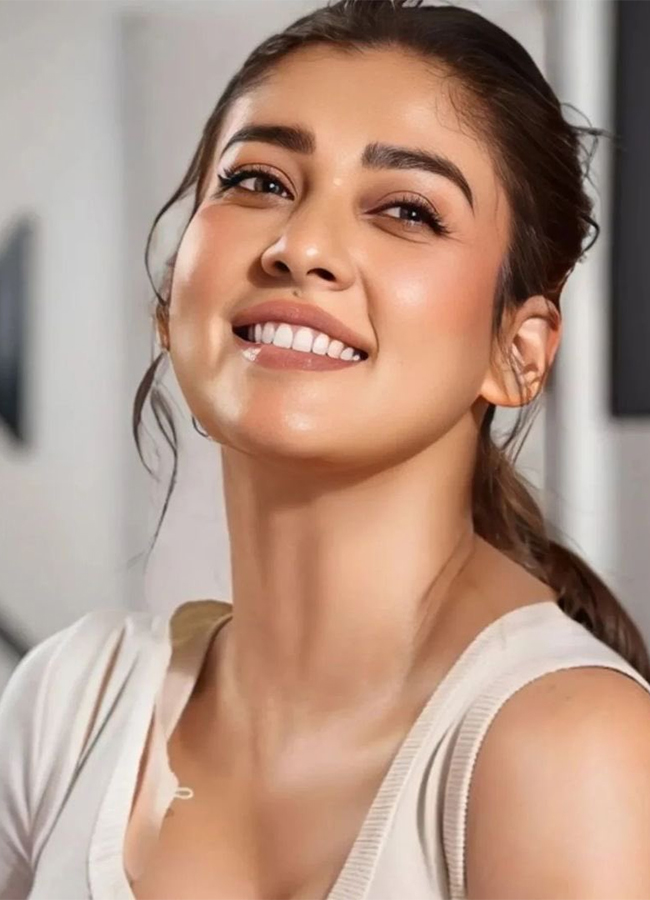 Tollywood_20Actress_20Nayanthara_20Birthday_20Special_20Photos_20HD__20_2822_29.jpg 22