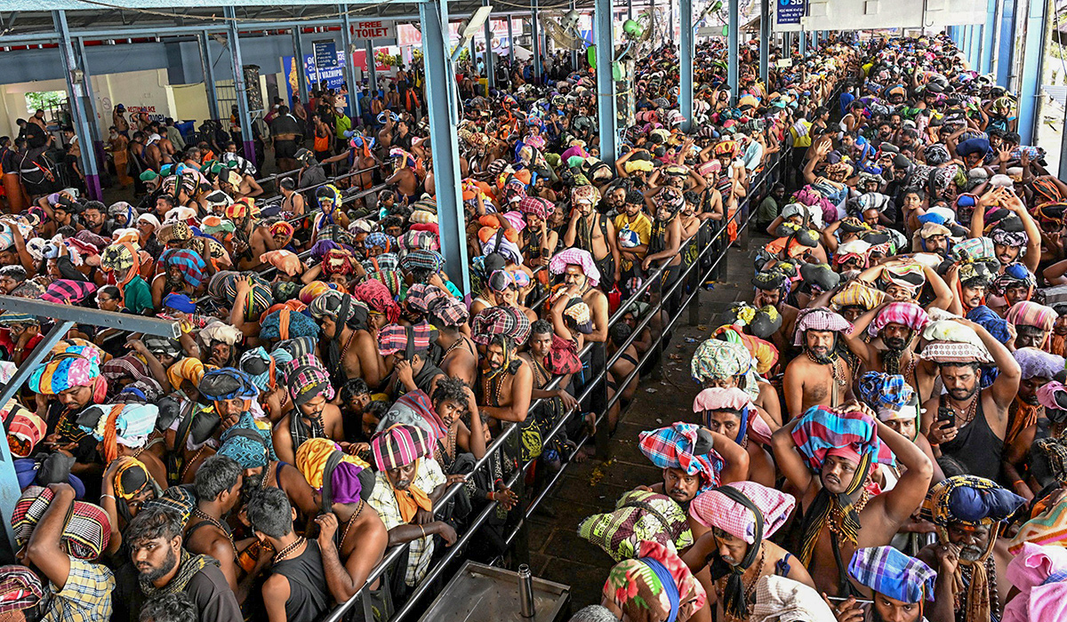 Rush_20of_20People_20to_20offer_20Prayers_20at_20the_20Sabarimala_20Temple__20_282_29.jpg 2