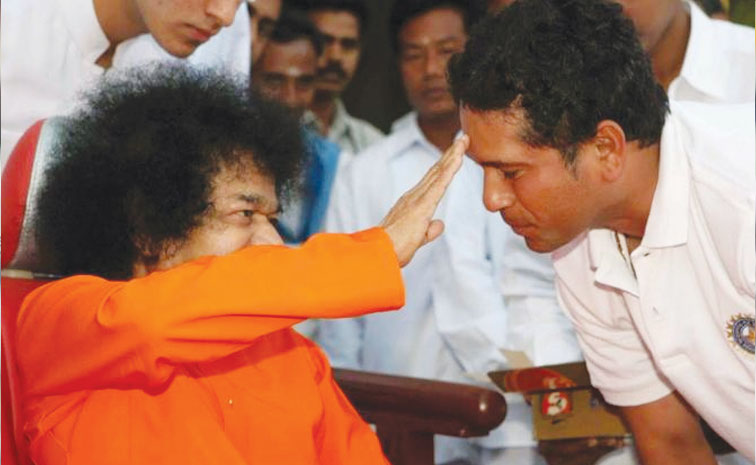 sachinsathyasaibaba.jpg