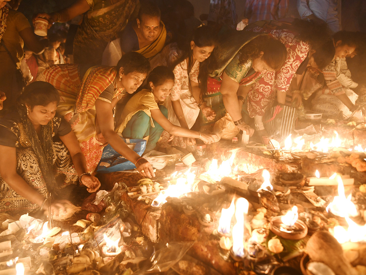 Deepotsavam_20at_20Sri_20Anantha_20Padmanabha_20Swamy_20Temple_20Visakhapatnam__20_2811_29.jpg 12
