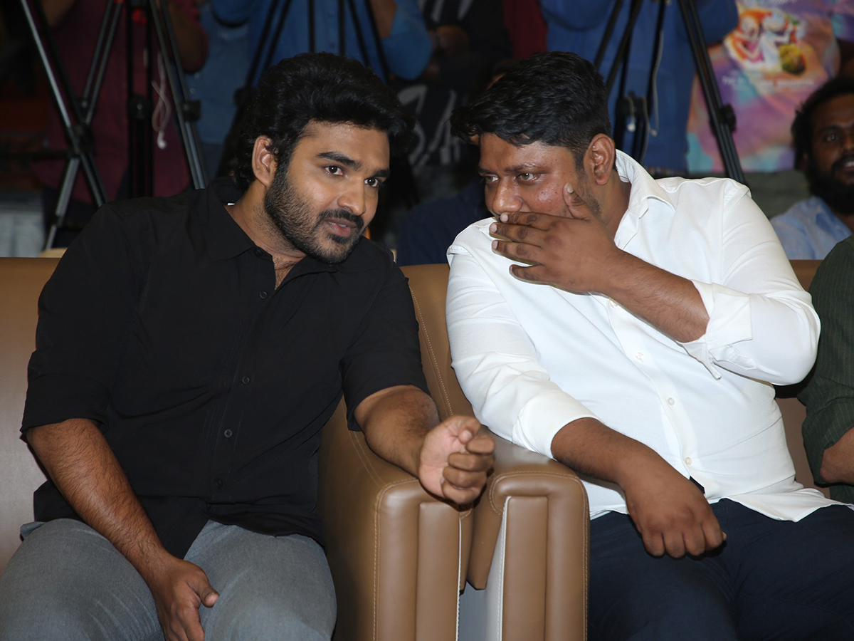 Raju_20Weds_20Rambai_20Movie_20Pre_20Release_20Event_20Stills__20_287_29_0.jpg 7