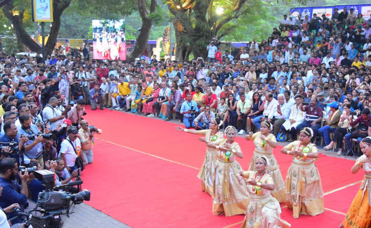 WAVES_20Film_20Bazaar_20opens_20in_20Goa_20Photos_20_2819_29.jpg 18