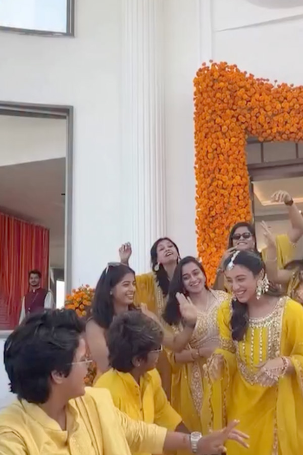 Smriti_20Mandhana_20Looks_20Gorgeous_20At_20Haldi_20Ceremony_20Photos_20_284_29.jpg 5
