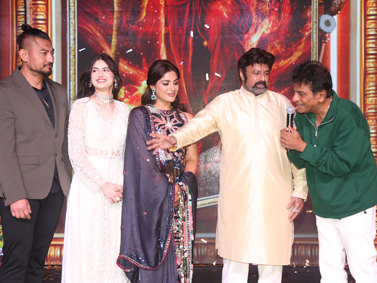 Nandamuri_20Balakrishna_20Akhanda_202_20Trailer_20Launch_20Photos__20_2813_29.jpg 13