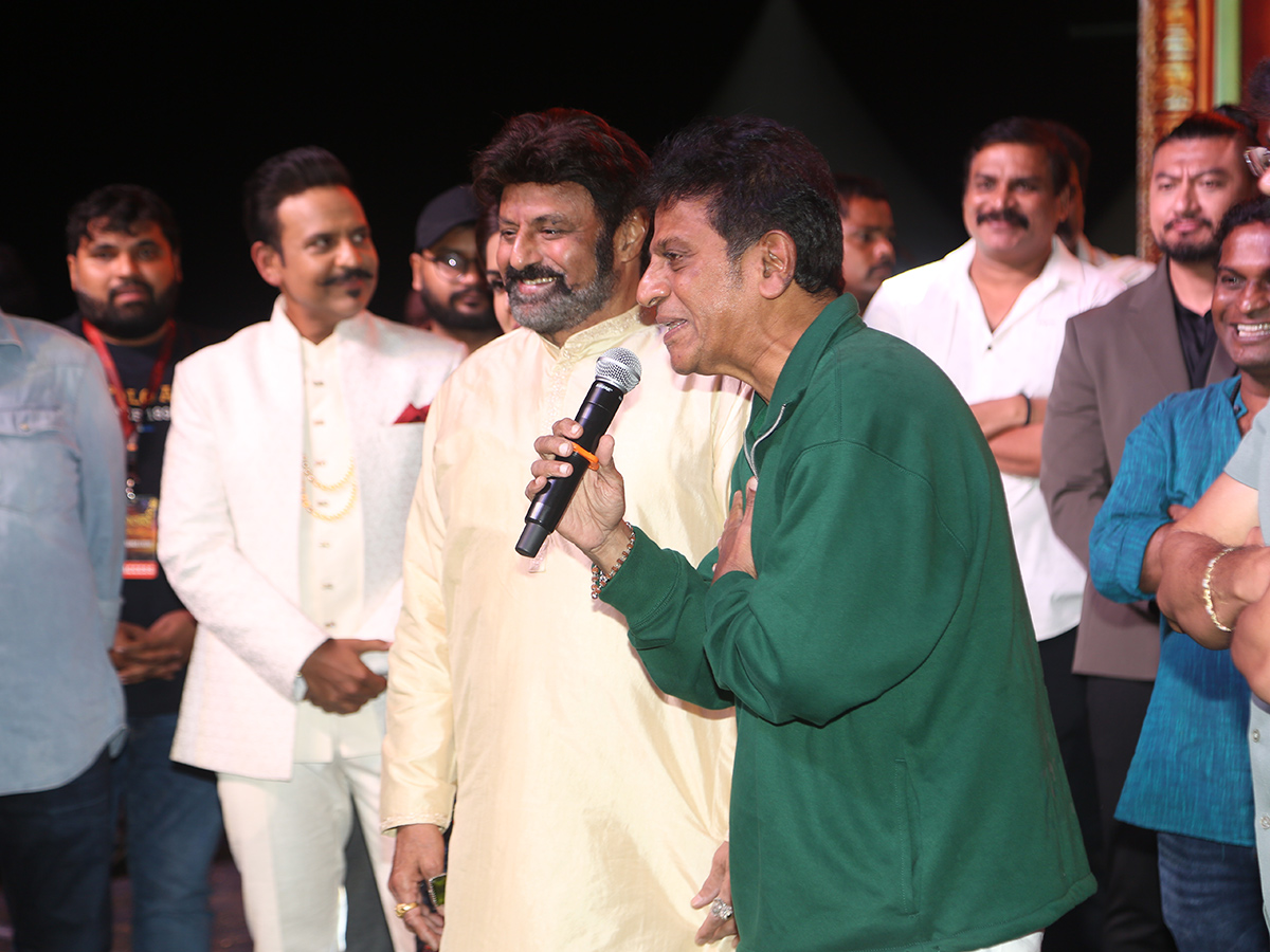 Nandamuri_20Balakrishna_20Akhanda_202_20Trailer_20Launch_20Photos__20_2817_29.jpg 17