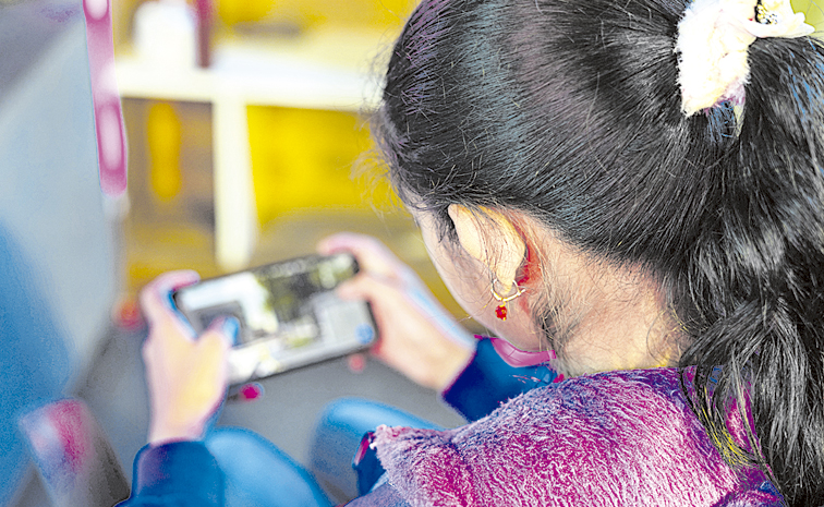 CHILD-PHONE-USE.jpg