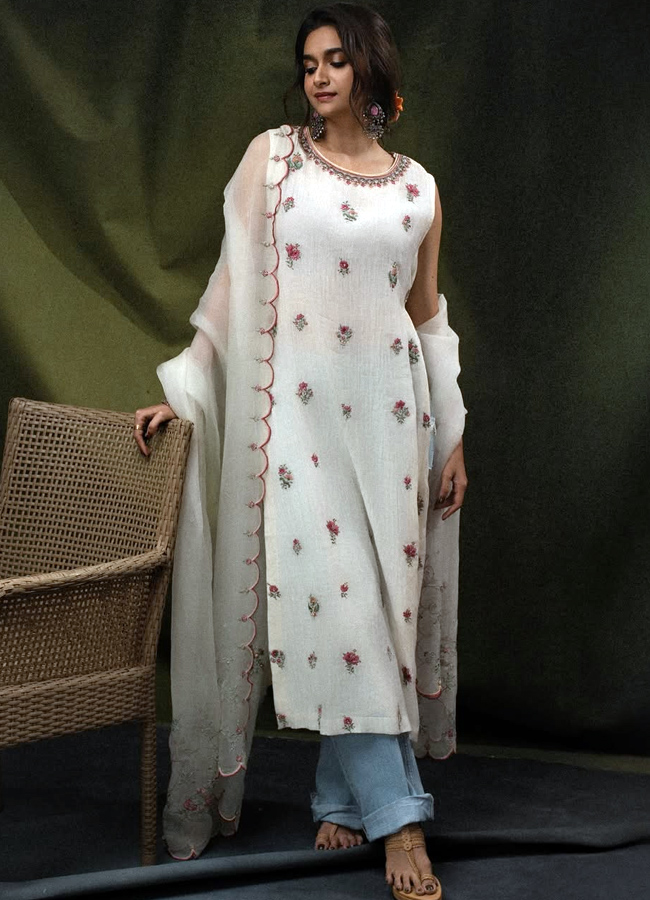 Keerthy_20suresh10.jpg 11
