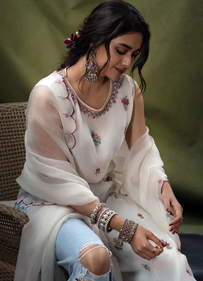 Keerthy_20suresh11.jpg 12
