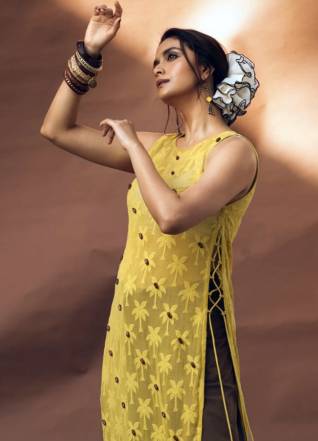 Keerthy_20suresh5.jpg 6
